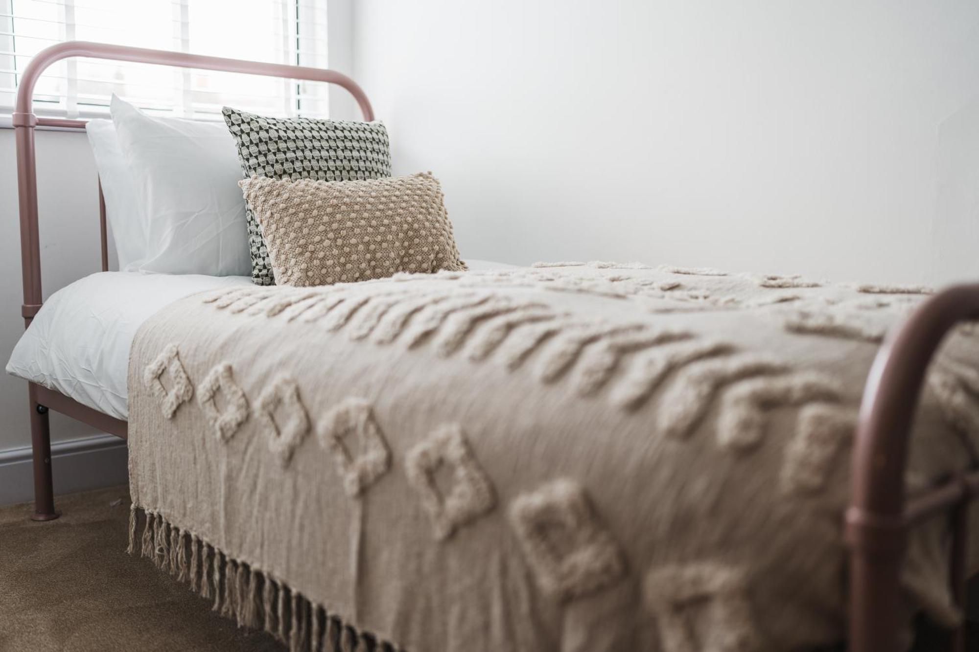 Feature Stone, Stunning Apartment, 2 X King Beds And Single, Sleeps 5 Castle Cary Exterior foto