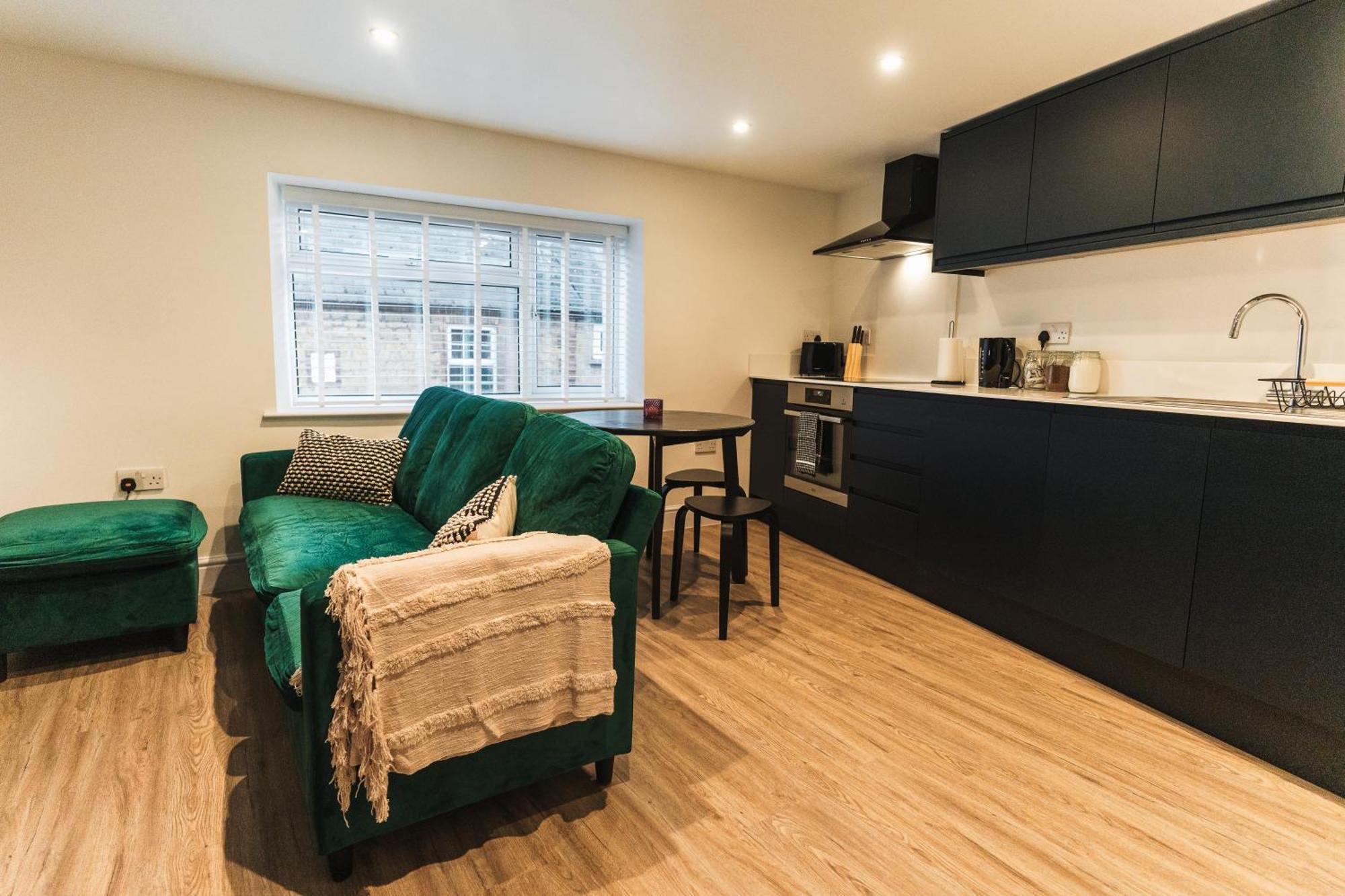 Feature Stone, Stunning Apartment, 2 X King Beds And Single, Sleeps 5 Castle Cary Exterior foto